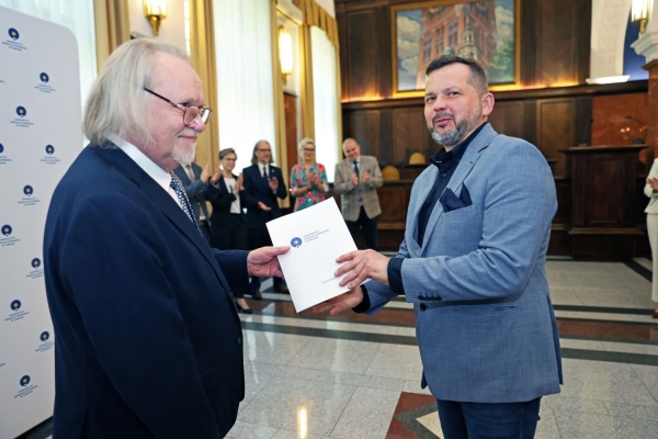 Click to zoom the picture.