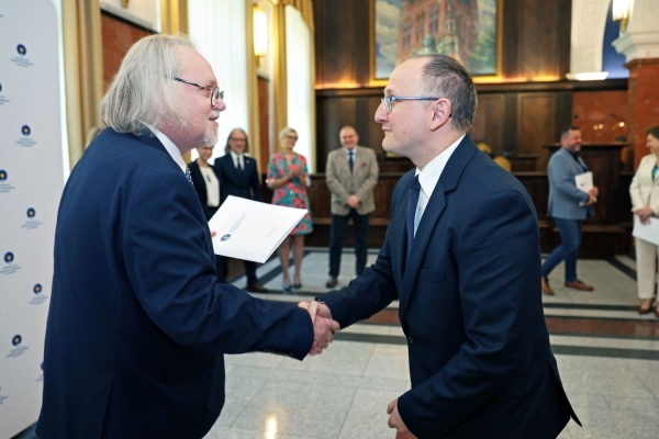 Click to zoom the picture.