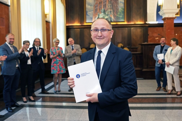 Click to zoom the picture.