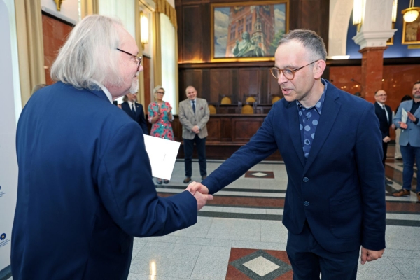 Click to zoom the picture.