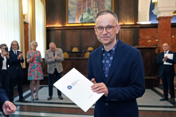 Click to zoom the picture.