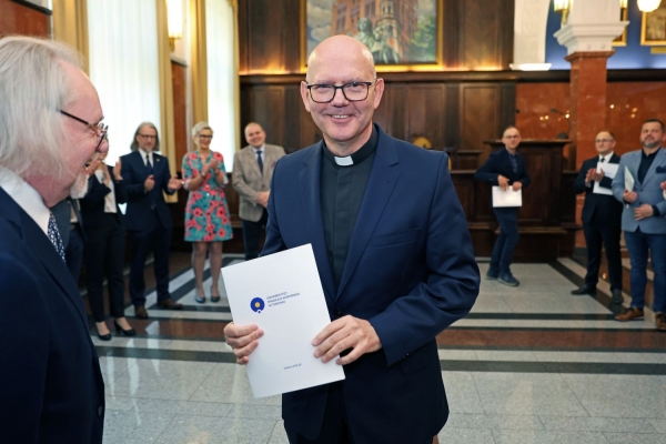 Click to zoom the picture.