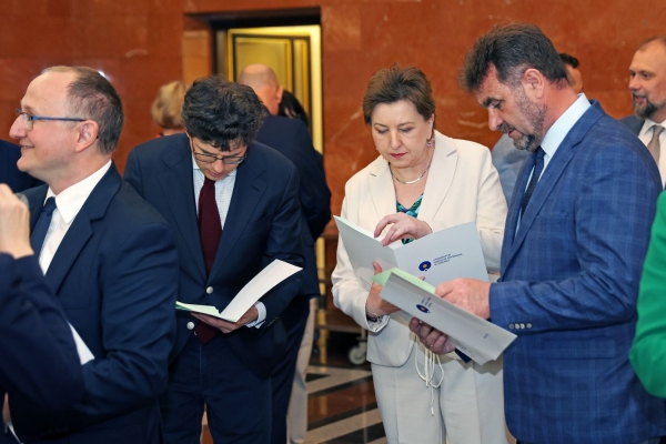 Click to zoom the picture.