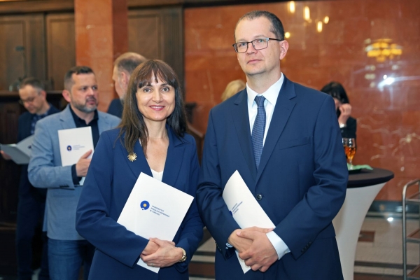 Click to zoom the picture.