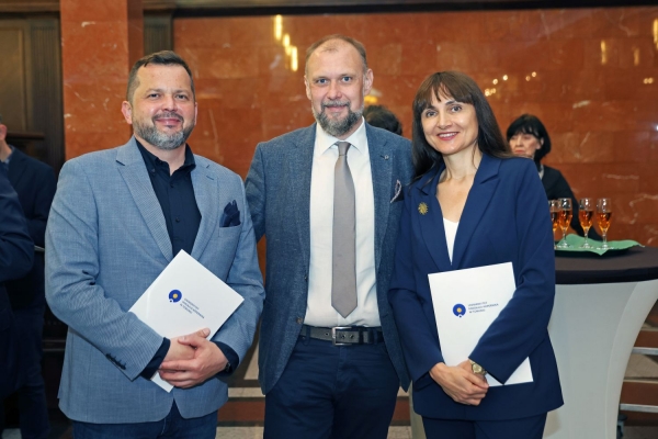 Click to zoom the picture.