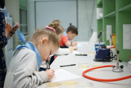 Uczestnicy tegorocznego Fascynującego Dnia Roślin. Kliknij, aby powiększyć zdjęcie.