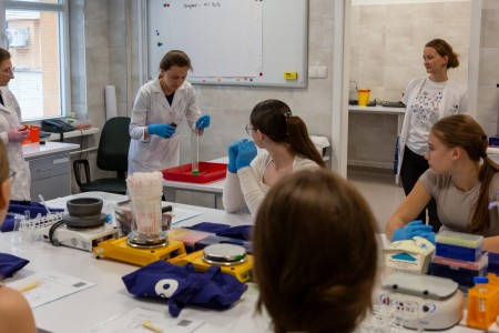 Warsztaty Fascynująca podróż do świata biotechnologii i chemii. Kliknij, aby powiększyć zdjęcie.