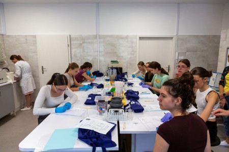 Warsztaty Fascynująca podróż do świata biotechnologii i chemii. Kliknij, aby powiększyć zdjęcie.