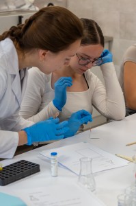 Warsztaty Fascynująca podróż do świata biotechnologii i chemii. Kliknij, aby powiększyć zdjęcie.