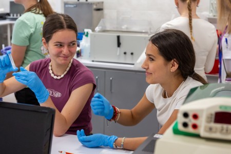 Warsztaty Fascynująca podróż do świata biotechnologii i chemii. Kliknij, aby powiększyć zdjęcie.
