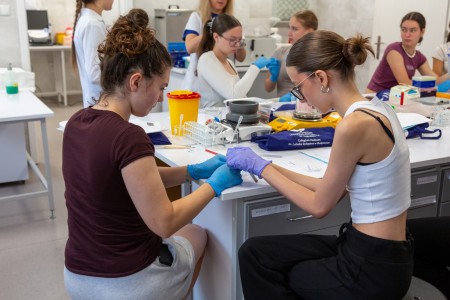 Warsztaty Fascynująca podróż do świata biotechnologii i chemii. Kliknij, aby powiększyć zdjęcie.