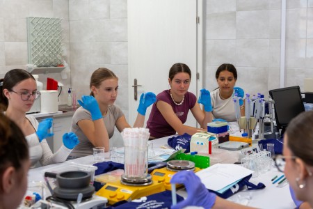 Warsztaty Fascynująca podróż do świata biotechnologii i chemii. Kliknij, aby powiększyć zdjęcie.