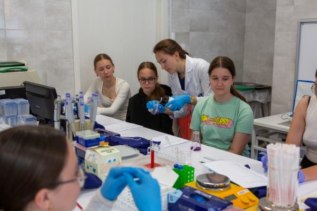 Warsztaty Fascynująca podróż do świata biotechnologii i chemii. Kliknij, aby powiększyć zdjęcie.