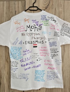 My t-shirt’s backside full of my friends’ signtures. Kliknij, aby powiększyć zdjęcie.