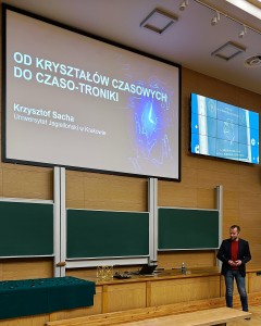 Prelegent i uczestnicy XXXVIII Wykład im. Aleksandra Jabłońskiego. Kliknij, aby powiększyć zdjęcie.