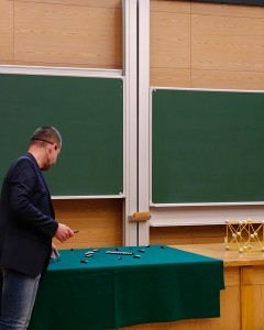 Prelegent i uczestnicy XXXVIII Wykład im. Aleksandra Jabłońskiego. Kliknij, aby powiększyć zdjęcie.