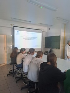Praktyczne Warsztaty dla Uczniów Szkoły Podstawowej nr 30 im. Szarych Szeregów  z Oddziałami Dwujęzycznymi w Bydgoszczy organizowane przez Katedrę Patobiochemii i Chemii Klinicznej. Kliknij, aby powiększyć zdjęcie.