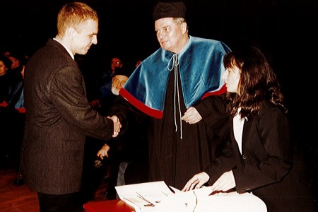 Sławomir Kalembka w czasie uroczystości wręczania dyplomów magisterskich; Toruń, 2000 (Fotokronika IHiA) 