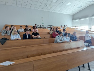 Kadry z XV finału Konkursu FAST  - prezentacje w salach wykładowych, ogłoszenie wyników. Kliknij, aby powiększyć zdjęcie.