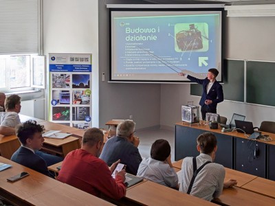 Kadry z XV finału Konkursu FAST  - prezentacje w salach wykładowych, ogłoszenie wyników. Kliknij, aby powiększyć zdjęcie.