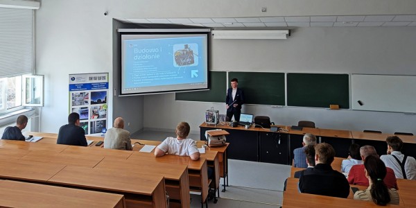 Kadry z XV finału Konkursu FAST  - prezentacje w salach wykładowych, ogłoszenie wyników. Kliknij, aby powiększyć zdjęcie.