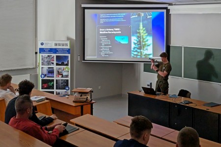 Kadry z XV finału Konkursu FAST  - prezentacje w salach wykładowych, ogłoszenie wyników. Kliknij, aby powiększyć zdjęcie.