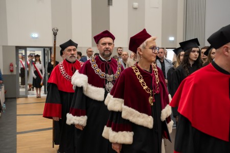 Uroczyste Dyplomatorium kierunku Farmacja 05 kwietnia 2025 r.. Kliknij, aby powiększyć zdjęcie.