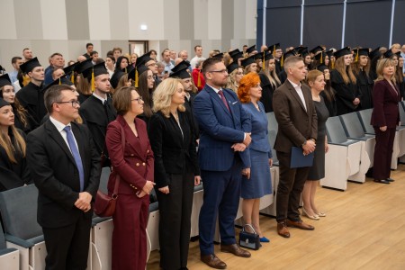 Uroczyste Dyplomatorium kierunku Farmacja 05 kwietnia 2025 r.. Kliknij, aby powiększyć zdjęcie.
