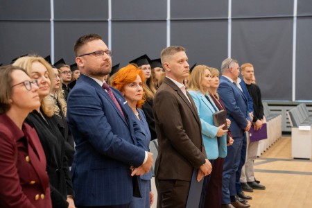 Uroczyste Dyplomatorium kierunku Farmacja 05 kwietnia 2025 r.. Kliknij, aby powiększyć zdjęcie.