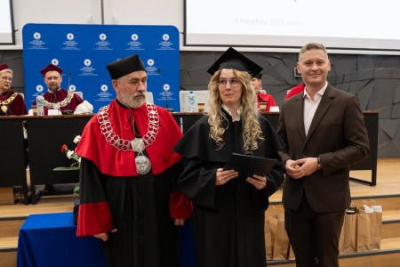 Uroczyste Dyplomatorium kierunku Farmacja 05 kwietnia 2025 r.. Kliknij, aby powiększyć zdjęcie.