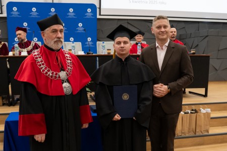 Uroczyste Dyplomatorium kierunku Farmacja 05 kwietnia 2025 r.. Kliknij, aby powiększyć zdjęcie.