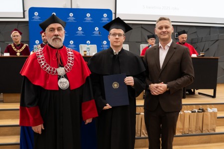 Uroczyste Dyplomatorium kierunku Farmacja 05 kwietnia 2025 r.. Kliknij, aby powiększyć zdjęcie.
