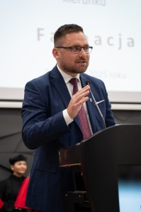 Uroczyste Dyplomatorium kierunku Farmacja 05 kwietnia 2025 r.. Kliknij, aby powiększyć zdjęcie.