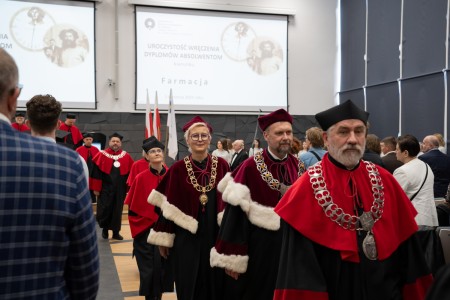 Uroczyste Dyplomatorium kierunku Farmacja 05 kwietnia 2025 r.. Kliknij, aby powiększyć zdjęcie.