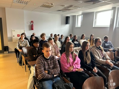 Wykład Profesora Tamaza Tchumburidze – Kierownika Katedry Farmacji Społecznej i Klinicznej na Państwowym Uniwersytecie Medycznym w Tbilisi (Gruzja). Kliknij, aby powiększyć zdjęcie.