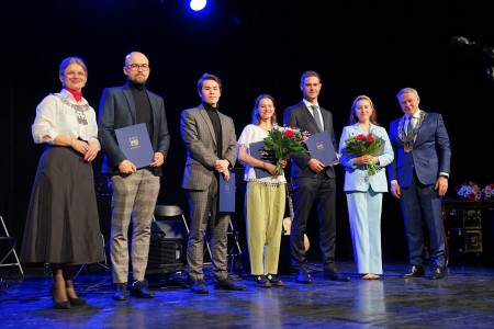 Stypendium Prezydenta Miasta Bydgoszczy dla studentki Moniki Przybysz . Kliknij, aby powiększyć zdjęcie.
