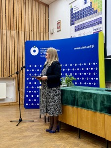 Zdjęcia sali wykładowej podczas wykładu prof. Jemielitego. Zdjęcia pokazują Profesora, jego prezentację i audytorium. Kliknij, aby powiększyć zdjęcie.