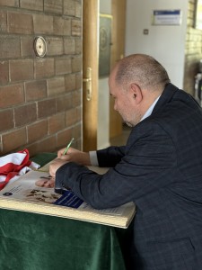 Wpis do księgi pamiątkowej. Kliknij, aby powiększyć zdjęcie.