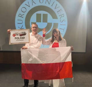 Studenci kierunku farmacja reprezentowali Polskę i Uniwersytet Mikołaja Kopernika podczas międzynarodowego festiwalu w Turcji. Kliknij, aby powiększyć zdjęcie.