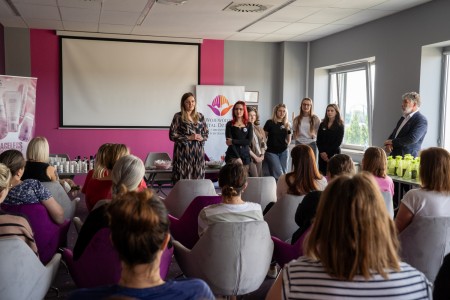 Dzień Mamy w Szpitalu Dziecięcym w Bydgoszczy z Kosmetologiczną Organizacją Studencką . Kliknij, aby powiększyć zdjęcie.