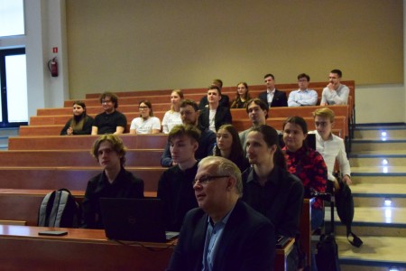 Kadry z auli Wydziału Matematyki i Informatyki z III edycji Międzywydziałowego Konkursu Projektów Zespołowych. Kliknij, aby powiększyć zdjęcie.