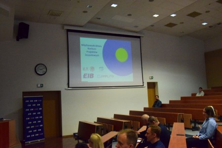 Kadry z auli Wydziału Matematyki i Informatyki z III edycji Międzywydziałowego Konkursu Projektów Zespołowych. Kliknij, aby powiększyć zdjęcie.