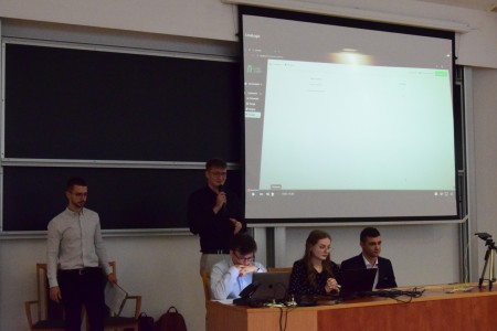 Kadry z auli Wydziału Matematyki i Informatyki z III edycji Międzywydziałowego Konkursu Projektów Zespołowych. Kliknij, aby powiększyć zdjęcie.