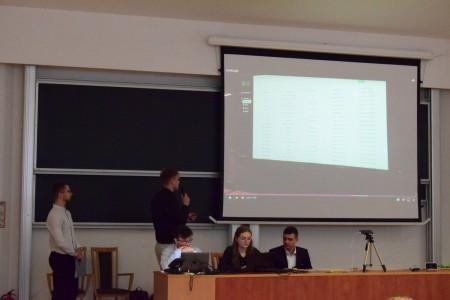 Kadry z auli Wydziału Matematyki i Informatyki z III edycji Międzywydziałowego Konkursu Projektów Zespołowych. Kliknij, aby powiększyć zdjęcie.