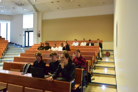 Kadry z auli Wydziału Matematyki i Informatyki z III edycji Międzywydziałowego Konkursu Projektów Zespołowych. Kliknij, aby powiększyć zdjęcie.