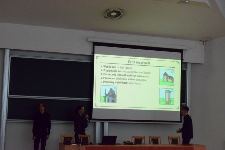 Kadry z auli Wydziału Matematyki i Informatyki z III edycji Międzywydziałowego Konkursu Projektów Zespołowych. Kliknij, aby powiększyć zdjęcie.