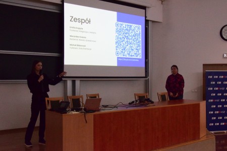 Kadry z auli Wydziału Matematyki i Informatyki z III edycji Międzywydziałowego Konkursu Projektów Zespołowych. Kliknij, aby powiększyć zdjęcie.