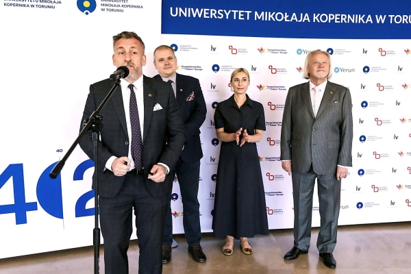 Kliknij, aby powiększyć zdjęcie.