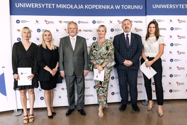 Kliknij, aby powiększyć zdjęcie.