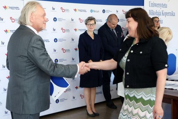 Kliknij, aby powiększyć zdjęcie.